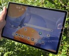 The Lenovo Yoga Tab 11 packs a 3.2K 144 Hz display, and is now available with an attractive 25% discount. (Image source: Marcus Herbrich of Notebookcheck)