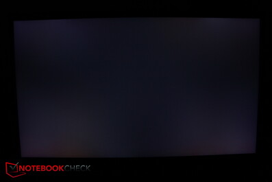 Slight backlight bleeding along the edges
