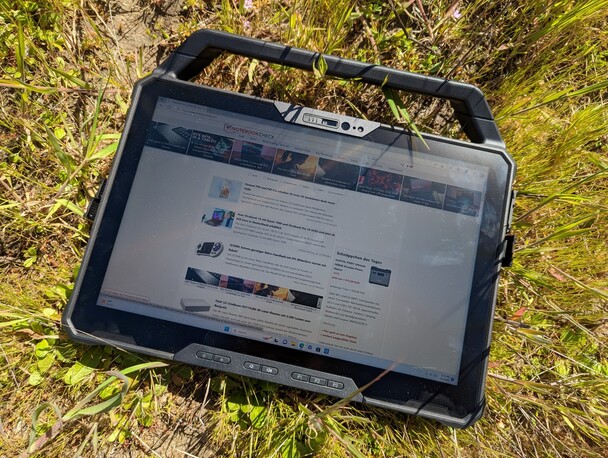 Dell´s Latitude 7230 Rugged Extreme tablet reaches 1000+ nits for great outdoor visibility (Image source: Notebookcheck)