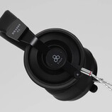 The Final DX4000 CL closed-back headphones are designed to replicate a wide soundstage.