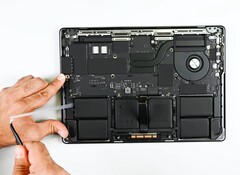 The MacBook Pro Apple M5 has gotten only minimal repair improvements. (Image source: iFixit)