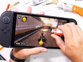Apart from the easily scratchable display, the Nintendo Switch 2 seems to be well-built (Image source: JerryRigEverything)
