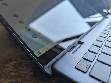 Edge-to-edge glass touchscreen