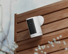 The 2K pan-tilt model rotates fully and tilts 175 degrees to keep moving subjects in view.