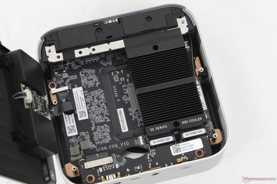 The lack of user-upgradeable memory is rather disappointing. (Image source: Allen Ngo of Notebookcheck)