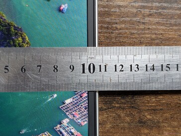 Narrow side bezels