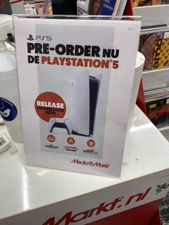 PS5 flyer at MediaMarkt. (Image source: @RandyLoss)