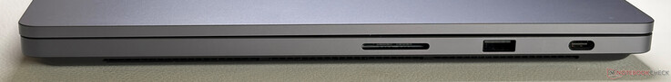 Right: SD-card reader, USB-A 3.2 Gen. 1 (5 Gbps), USB-C 4.0 (40 Gbps, magnetic, DisplayPort 2.1, Power Delivery)