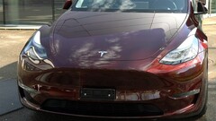 Midnight Cherry Red Model Y with matrix headlights (image: Vision E Drive/YT)