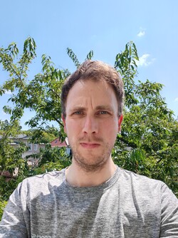Selfie with the Honor 200 Pro