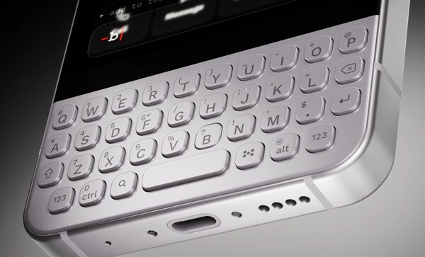 The Minimal Phone 2 doesn't have an audio jack like its predecessor.