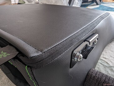 No faulty stitching or design imperfections on the seat or backrest portions