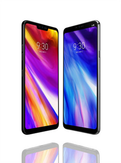 The LG G7 ThinQ has a software feature that can &quot;hide&quot; the notch. (Source: LG)