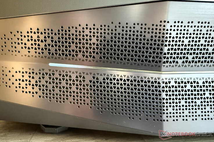 The integrated speakers are located behind a grid pattern in the front, together with the LED light strip.