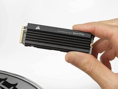 آمازون یک معامله جذاب برای نسخه 1 ترابایتی Corsair MP600 Pro LPX SSD سازگار با PS5 دارد (تصویر: Corsair)