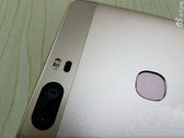 Huawei Honor V8 closeup image leak shows fingerprint reader and dual camera setup
