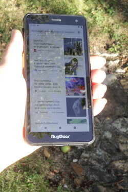 Using the RugGear RG655 outside under bright sunlight