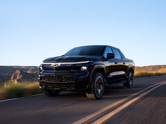 The electric 2025 Chevrolet Silverado EV pickup truck (Image source: Chevrolet)