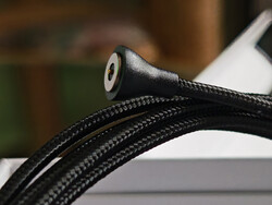 The charging cable attaches magnetically to the Smart Lock. (Image source: Daniel Schmidt)