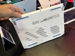 Acer Nitro V 14. (Image Source: Notebookcheck)