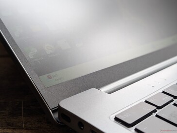 Matte 1080p panel with no touchscreen otion