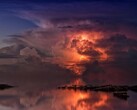 A photograph showing a thunderstorm and lightning. (Image source: jplenio - Pixabay)