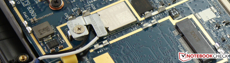 Intel Wi-Fi 6 AX201 - onboard, a clamp secures the antenna cables.