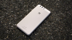 The Huawei P10 Plus featured a 3750 mAh battery. (Source: Expert Reviews)