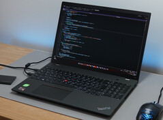 The 4K OLED model of the Lenovo ThinkPad P16s Gen 2 AMD is on sale for just over $1,000 (Image: Mario Petzold)