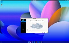 Arch-based SDesk Linux desktop (Image source: DistroWatch)