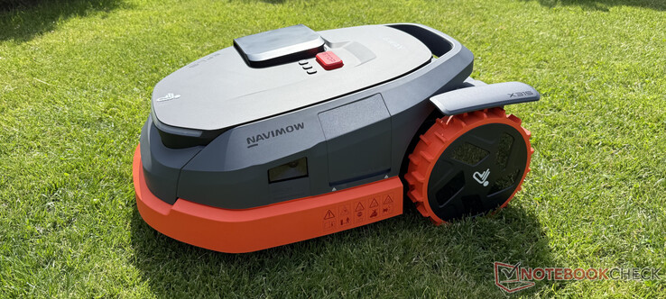 Navimow X3 mowing