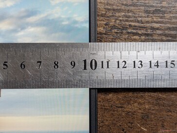 Narrow side bezels