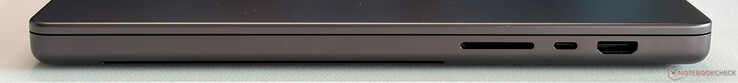 Right: SD-card reader, USB-C 4.0 with Thunderbolt 5 (120 Gbps, DisplayPort 2.1, Power Delivery), HDMI 