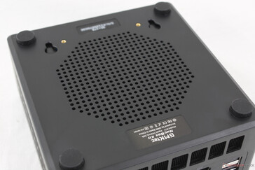 Underside with ventilation and VESA attachment