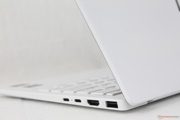 The ceramic surface in particular hides fingerprints and smudges very well