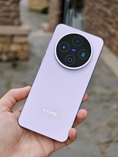 A new "Vivo X200s in the wild" leak. (Source: Digital Chat Station via Weibo)