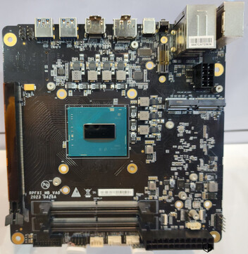 Intel Raptor Lake-HX mobo (Image Source: WCCFTech)