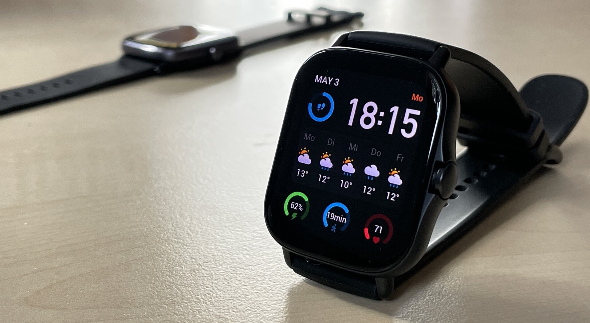 The Huami Amazfit Gts 2e Scores Points In The Smartwatch Review With Uncommon Features Notebookcheck Net Reviews