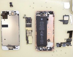 Apple iPhone SE teardown (Source: Vrm24)