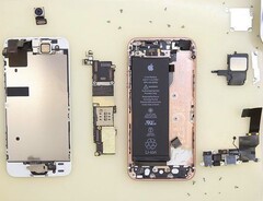 Apple iPhone SE teardown (Source: Vrm24)