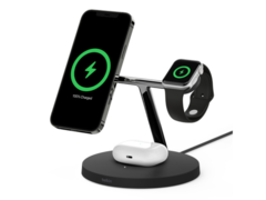 The Belkin 3-in-1 Wireless Charger with MagSafe 15 W supports Apple Watch Series 7 fast-charging at 15 W. (Image source: Belkin)