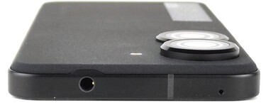 Top (3.5-mm audio port, microphone)