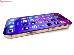 The Apple iPhone is responsible for almost half of global smartphone sales. (Image source: Notebookcheck)