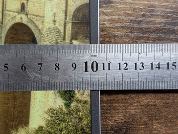 Relatively narrow side bezels