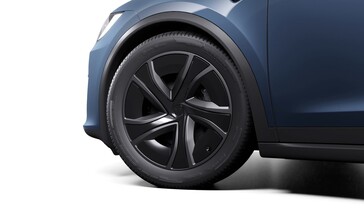 With the stock 19" Magnetite wheels, the Model S refresh offers the longest ever range from a Tesla car.