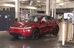 A Tesla Model Y autonomously driving to the parking lot during a Giga Texas factory tour by Lara Trump (Image source: Tesla North America on X)