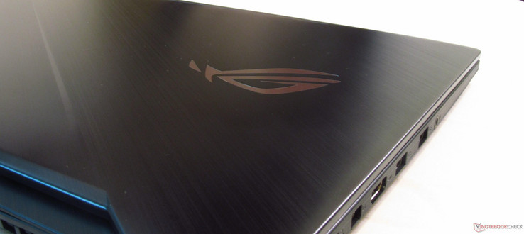 ROG Strix GL703VM Scar (7700HQ, GTX FHD 120 Hz) Review - NotebookCheck.net Reviews