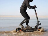 The KuKirin G2 Master e-scooter is suitable for off-roading. (Image source: KuKirin)