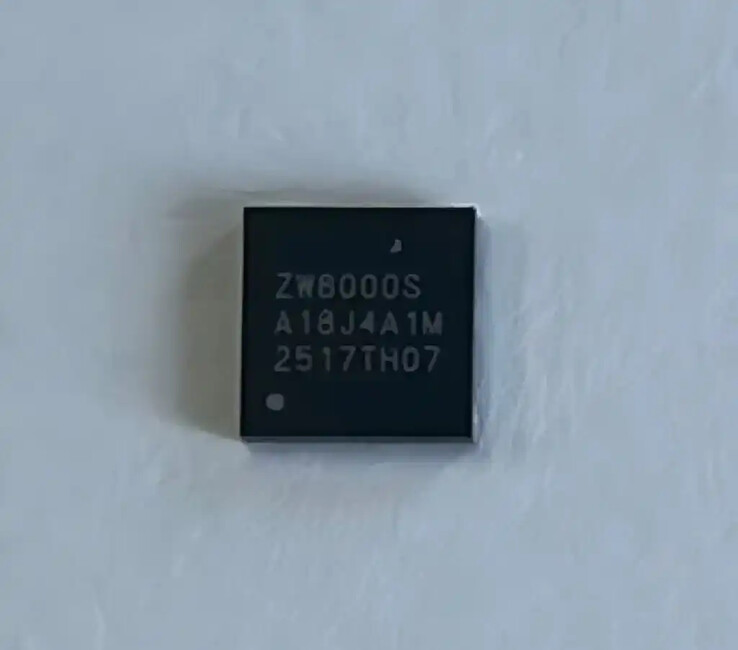 A photo of the Beidou Communication Fusion Chip ZW8000s developed by China Mobile. (Image source: via ITHome)