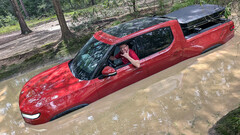 The Rivian R1T wades in deep water (Image source: Il Babbuino/X)